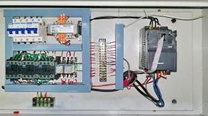 Инвертор изменяющий частоту вращения баробанов Шлифовальный станок с двумя лепестковыми барабанамидля рельефного шлифования DT 630-2
