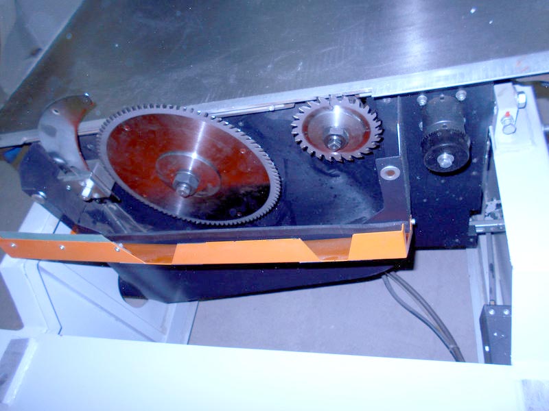 форматнораскроечный станок с роликовой кареткой и наклонным пильным узлом, пилы форматнораскроечного станка