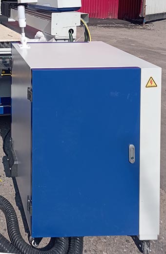 Оптоволоконный лазерный станок для резки металла 3015 В мощность 1.5 кВт размеры стола 3х1,5 метра толщина до 14 мм